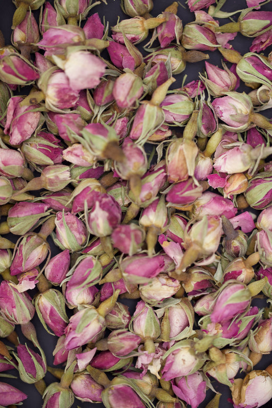 Boutons de roses déshydratés
